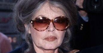 Brigitte Bardot resta ricoverata in ospedale, apprensione dei fan per la dive 91enne