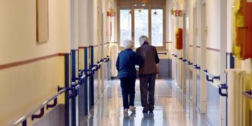 Covid, studio su anziani: non sottovalutare sintomi lievi