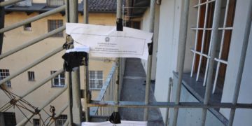 Bimba caduta dal balcone a Torino, il 32enne fermato: “Incidente durante gioco”
