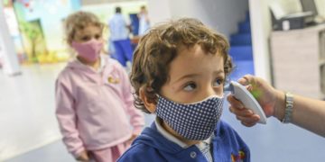Covid bambini, pediatra: “Rari i decessi, ma vaccino serve ad evitarli”