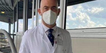 Covid oggi Italia, Bassetti: “Presto 300mila contagi al giorno”