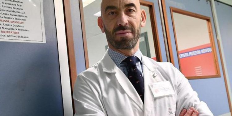 Covid, Bassetti: “Tra scelta Gb e Italia c’è via di mezzo”