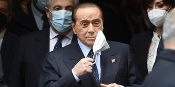 Quirinale, Berlusconi non molla e prende tempo, in bilico vertice centrodestra