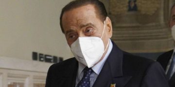 Quirinale, Berlusconi: “Chiediamo a Mattarella grande sacrificio per il paese”