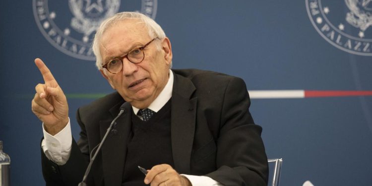 Covid scuola, Bianchi assicura: “Studenti torneranno in classe”