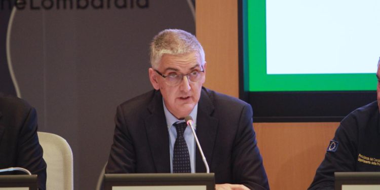 Covid oggi Italia, Brusaferro: “Aumento casi ogni età, crescita ricoveri”