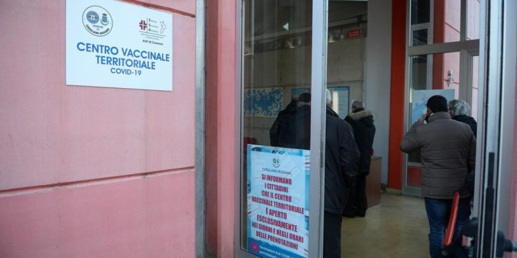 Covid Calabria, Occhiuto: “Voglio lockdown selettivo, i no vax stiano a casa”