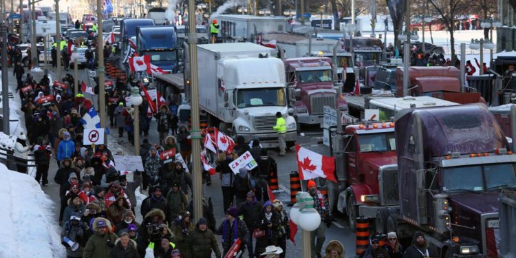 Canada, camionisti contro l’obbligo vaccinale: continuano i disagi ad Ottawa