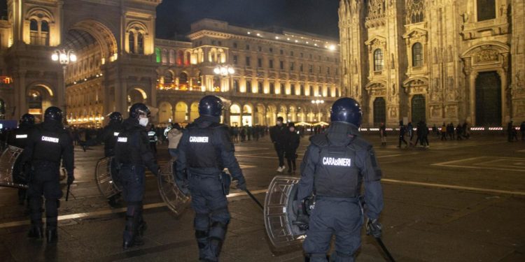 Violenze Capodanno Milano, “mi sono ritrovata per terra: ho pensato di morire”