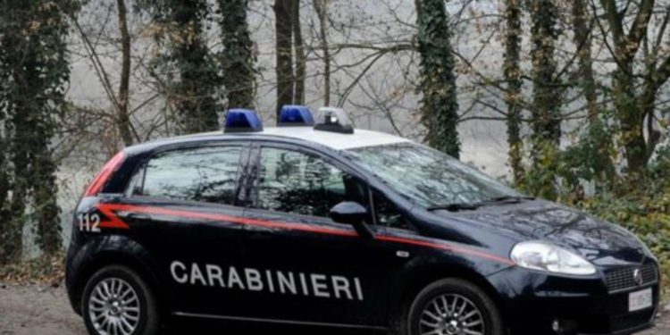 Aosta, pulmino di turisti in un torrente: morto l’autista