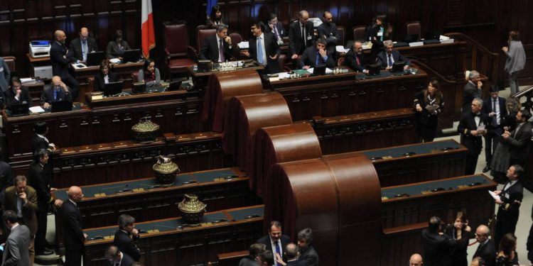 Elezione presidente Repubblica, alla Camera il covid manda in pensione il ‘catafalco’