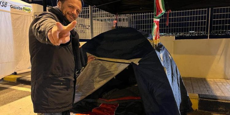 Messina, sindaco Cateno De Luca inizia sciopero fame