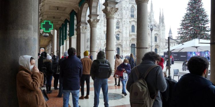 Covid oggi Lombardia, 48.808 contagi e 20 morti. A Milano 14.993 nuovi casi