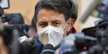 Quirinale 2022, dubbi Conte su Draghi. Ai leader dice “se nuovo governo voto online”