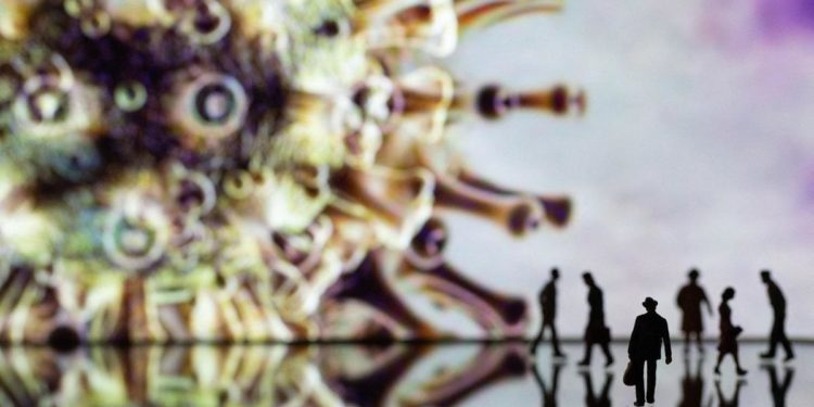 Variante Omicron, sintomi: l’identikit del paziente