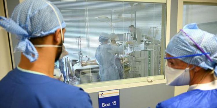 Covid oggi Francia, oltre 300mila casi in 24 ore