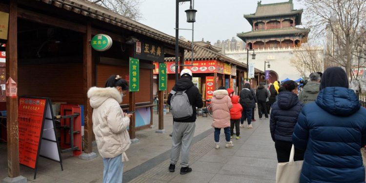 Covid Cina, focolaio Omicron a Tianjin: test per 14 milioni di persone