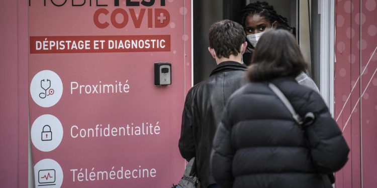 Covid oggi Francia, pass vaccinale dal 24 gennaio