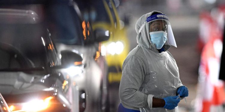 Covid Gb oggi, contagi e morti ancora in calo nelle ultime 24 ore