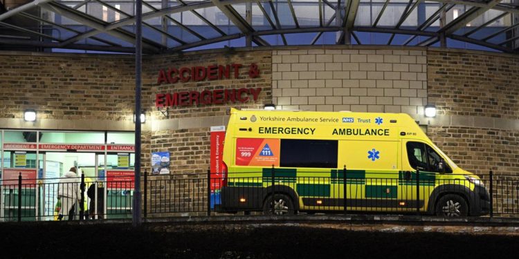 Covid oggi Gb, 179mila contagi e 231 morti in 24 ore