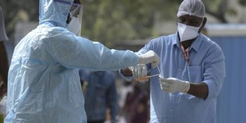 Variante Omicron “è all’89%, domina nel mondo: rischio resta molto alto”