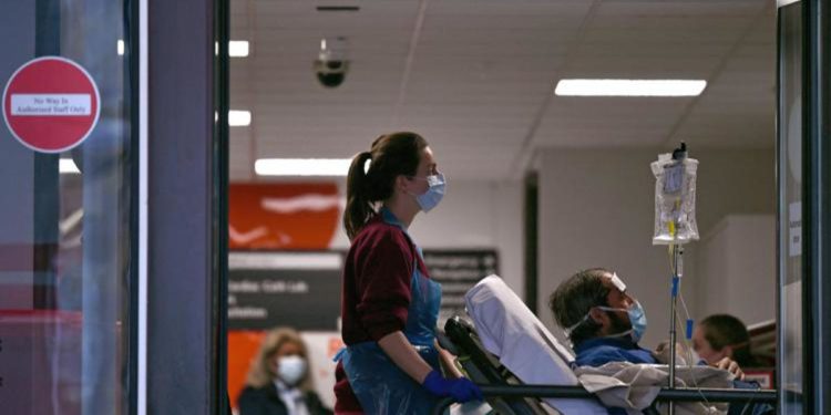 Covid Gb oggi, 142.224 contagi e 77 morti in un giorno