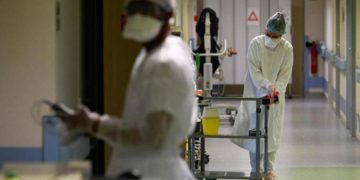 Covid oggi Francia, 436mila contagi in un giorno