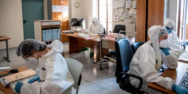 Covid oggi Abruzzo, 2.372 contagi e un morto: bollettino 10 gennaio