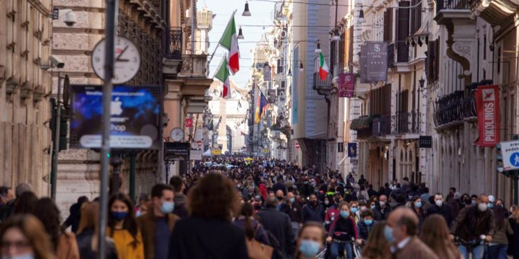 Covid, tutta Italia rosso scuro in mappa Ecdc