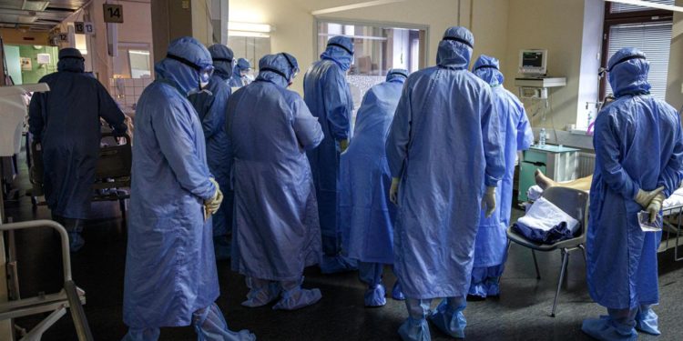 Covid Russia oggi, nuovo record contagi: quasi 100mila casi