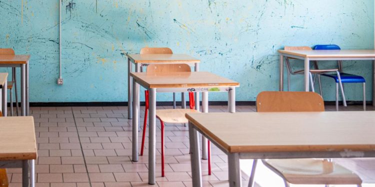 Covid Abruzzo, scuole chiuse fino al 10 gennaio: “Test necessari”