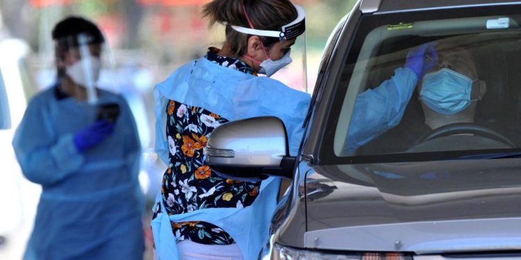 Quarantena covid ridotta con terza dose vaccino, cosa dicono esperti
