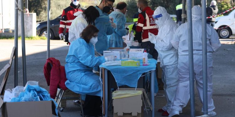 Covid oggi Italia, bollettino Protezione Civile e contagi regioni 5 gennaio