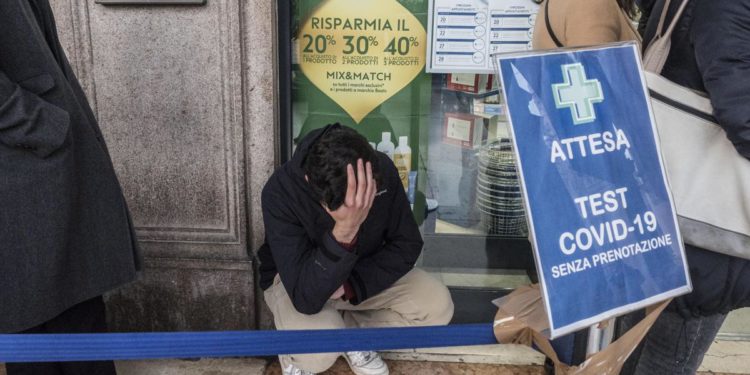 Covid, “Italia tra 5 Paesi del mondo con più contagi in 7 giorni”