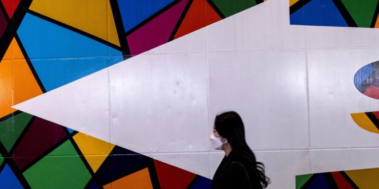 Variante Omicron fine pandemia? Cosa dicono Oms e esperti