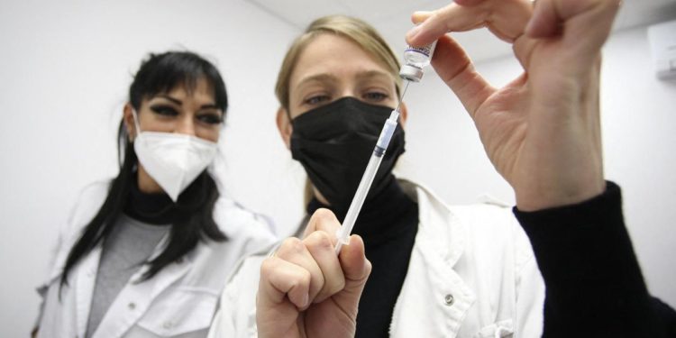 Covid Francia, governo non imporrà obbligo vaccinale