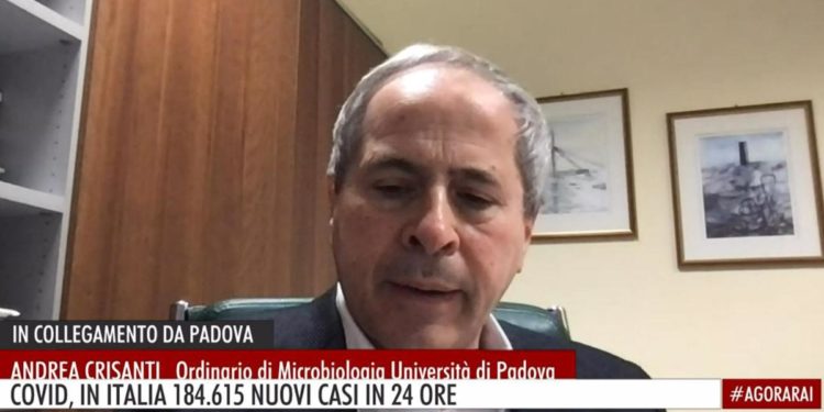 Covid, Crisanti: “Italia oggi ha strategia come Boris Johnson”