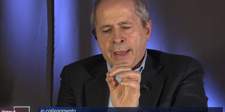 Obbligo vaccinale over 50, Crisanti: “Ipocrisia, non serve a niente”