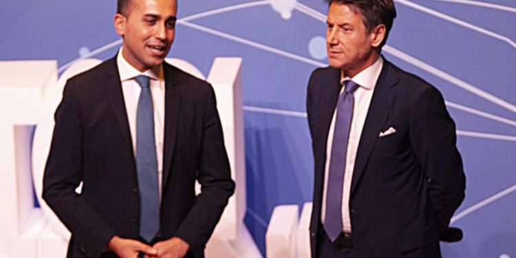 Quirinale 2022 e Mattarella bis, partita Colle spacca M5S