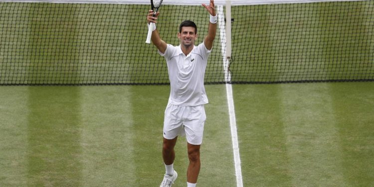 Djokovic si allena e attende decisione Australia