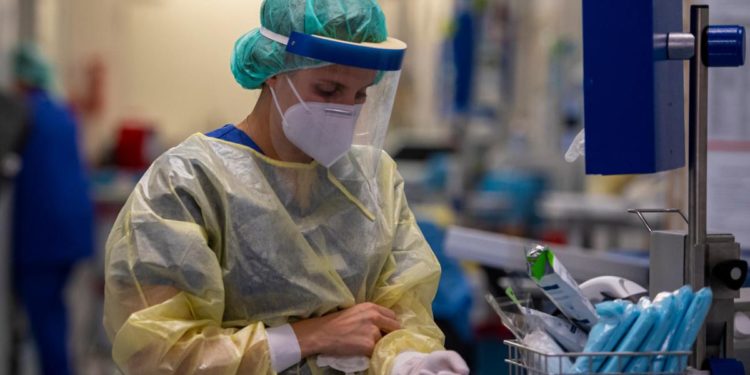 Covid, in Svizzera si sperimenta un vaccino sotto forma di cerotto