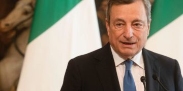 Mattarella bis, Draghi ‘ambasciatore’: “Resti, è necessario per il Paese”