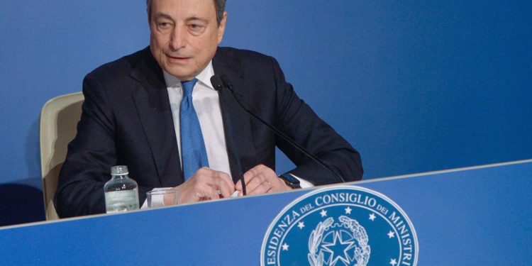 Covid, domani alle 18 conferenza stampa di Draghi