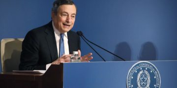 Lunedì conferenza stampa Draghi su obbligo vaccinale e misure