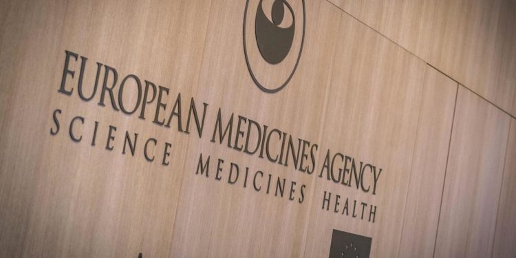 Vaccino covid, Ema: “Quarta dose serve? Nessuna prova”