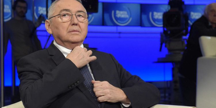 Emilio Carelli: “Tg5? Meno paludato, lo scontro col Tg1 fu subito un successo”