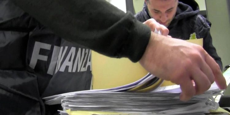 Covid e aiuti emergenza, denunciati 51 imprenditori