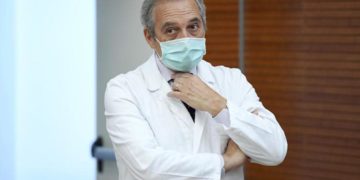 Covid Italia, Vaia: “Basta tamponifici e bollettini ansiogeni”