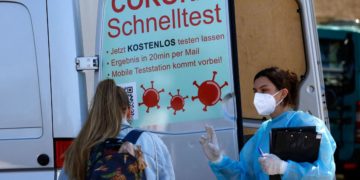 Covid Germania oggi, incidenza cresce ancora e supera quota 900