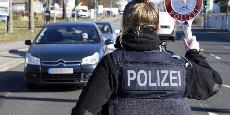 Germania, due poliziotti uccisi durante controllo traffico